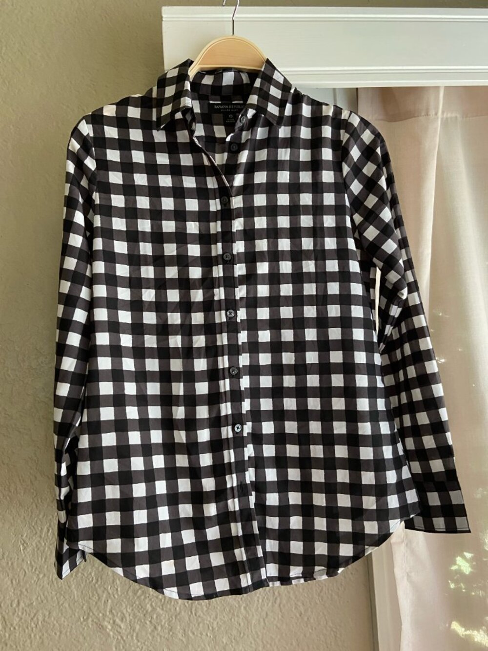 Banana Republic black and white button down gingham blouse size XS